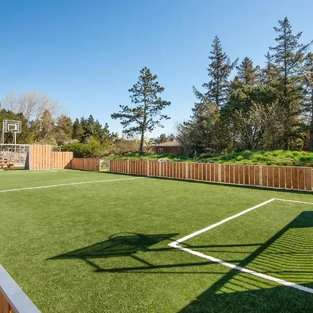 Дом отдыха 4 Bedroom Awesome In Romo *