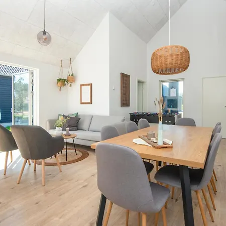 4 Bedroom Awesome In Romo *